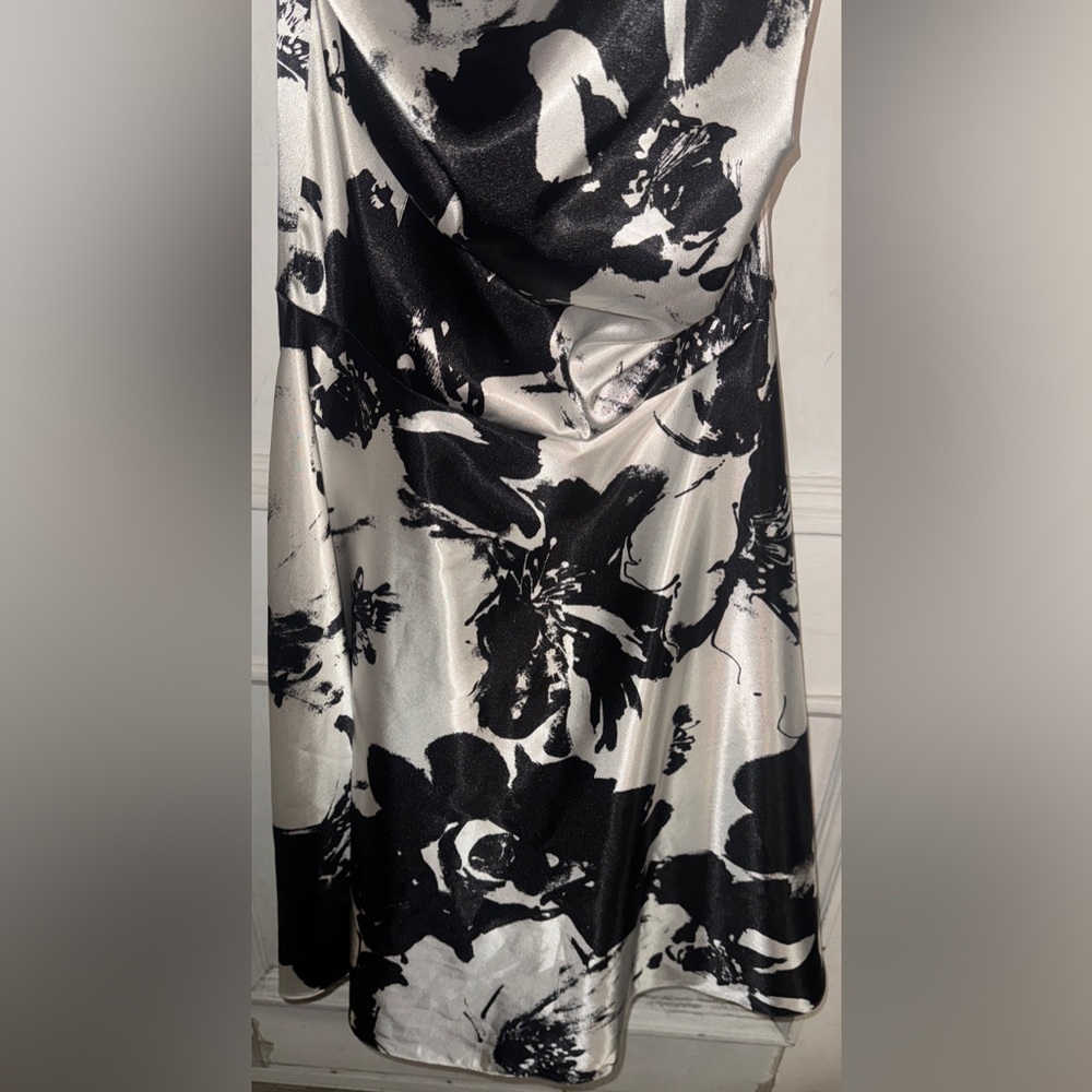 Betsy & Adam metallic floral print one shoulder gown Black and White Dress - Picture 5 of 5